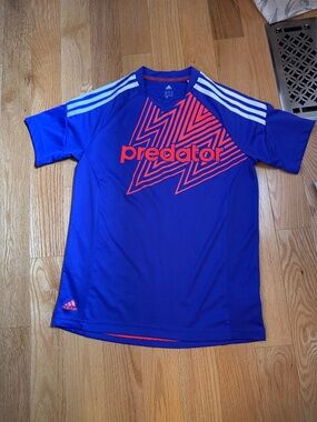 Adidas Predator Sports Tee - youth large (13-14 years)
